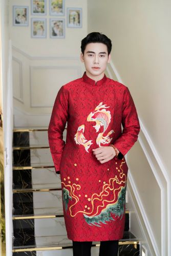  Aó dài nam cách tân màu đỏ thêu